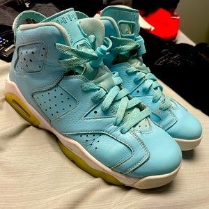 Jordan Retro 6, size 6 youth or 7.5 womens